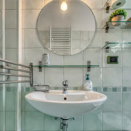 Honey Terminal Apartment *